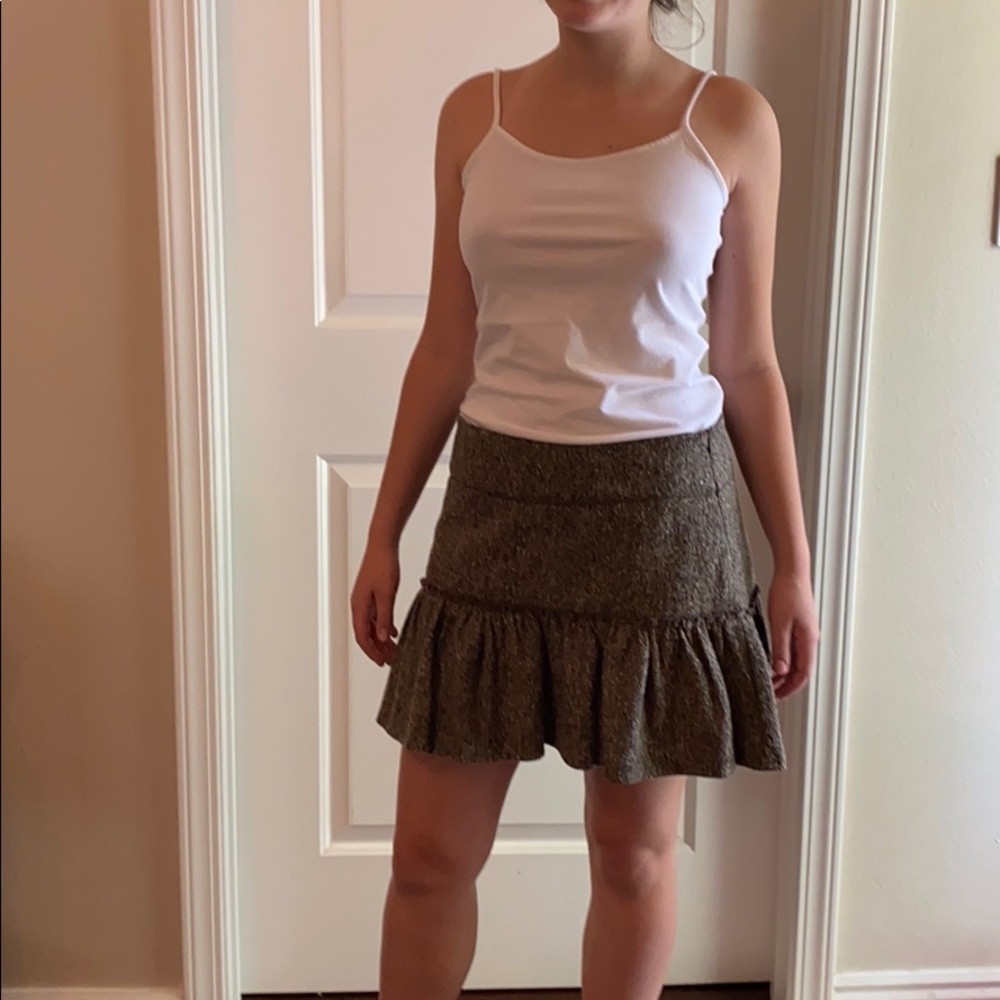 Cute brown skirt!